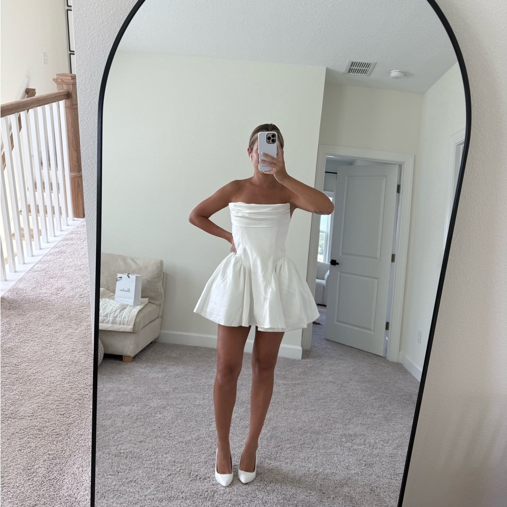 Elegant White Strapless Dress